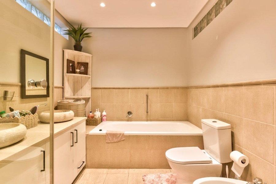 3 Bedroom Property for Sale in Green Point Western Cape